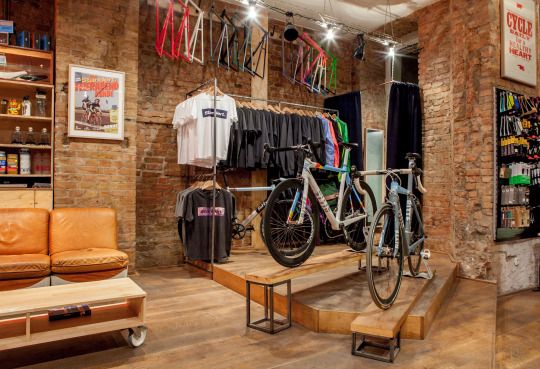 Magasin de vélo — espace communauté